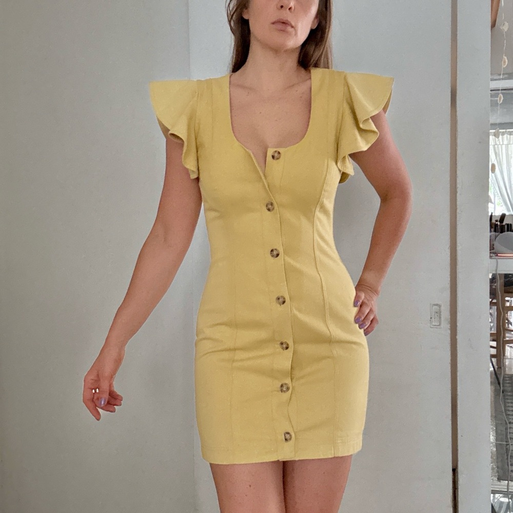 Kenen Dress

Tularosa
Size: S
Color: Sunshine Yellow